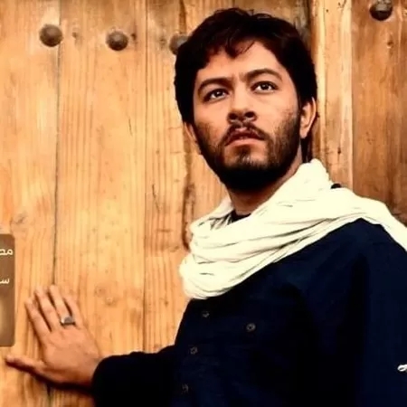 حسین حقیقی نگاه کن به خورشید که داره میخنده سلام کن به فردا